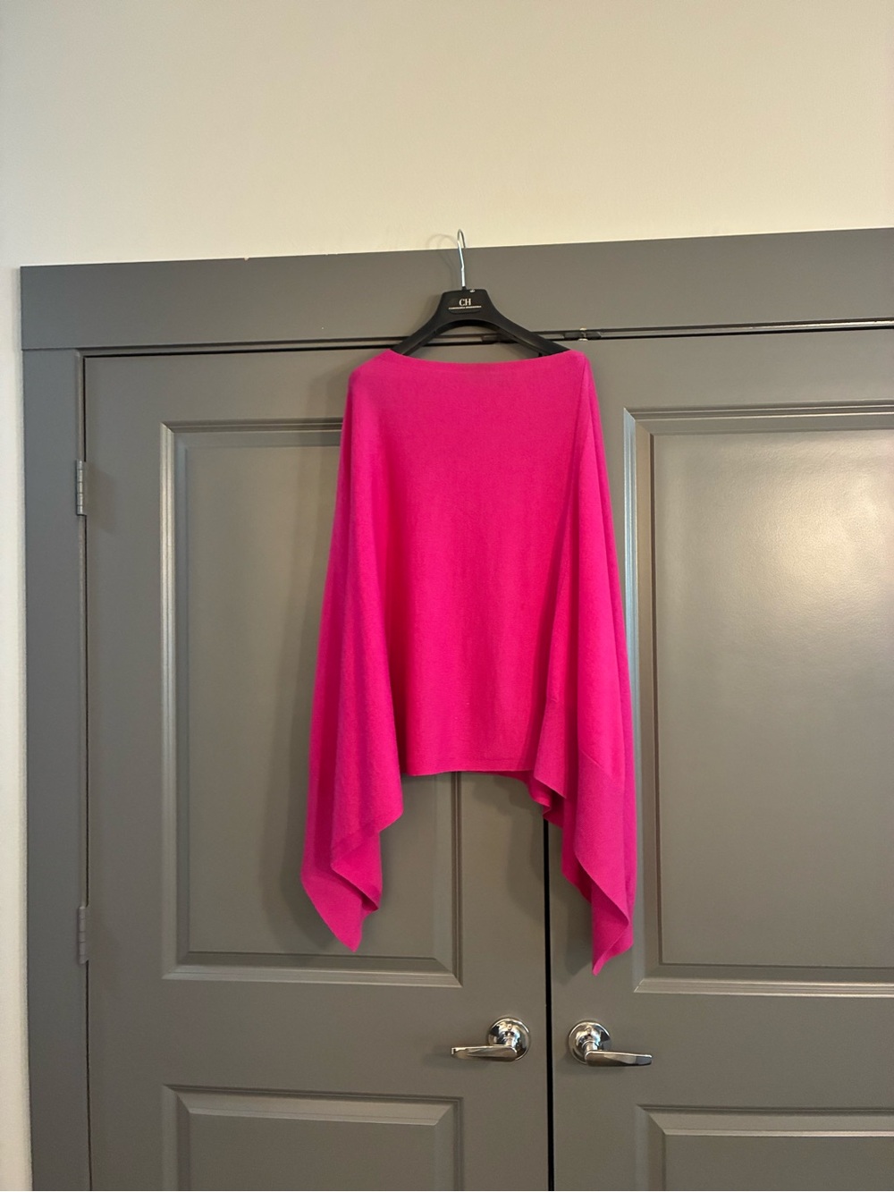 CH Carolina Herrera Lightweight Hot Pink Flowing Cape